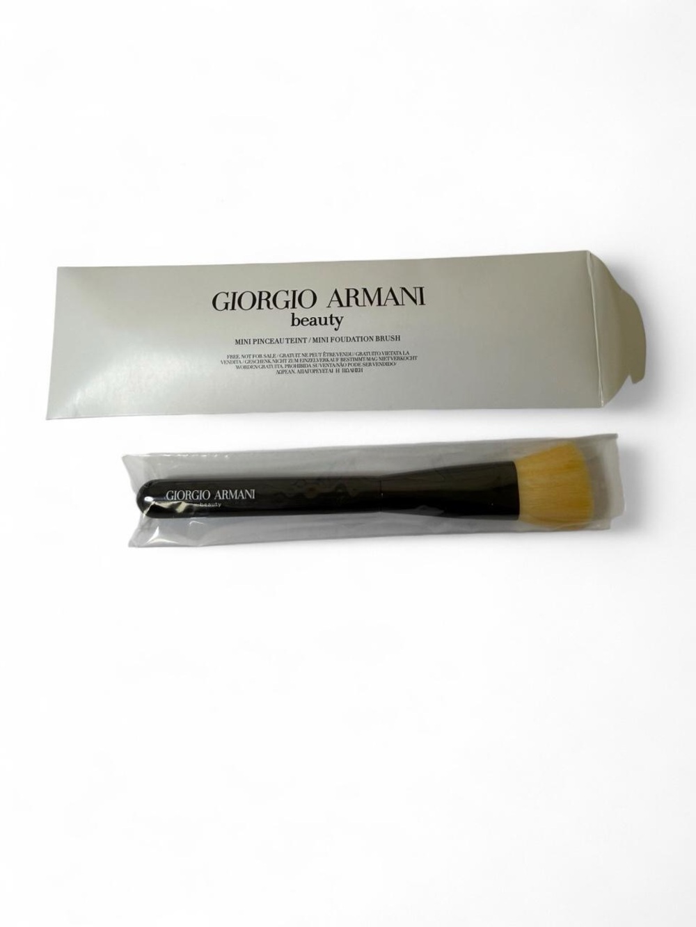 Giorgio Armani Beauty Mini Foundation Brush - New